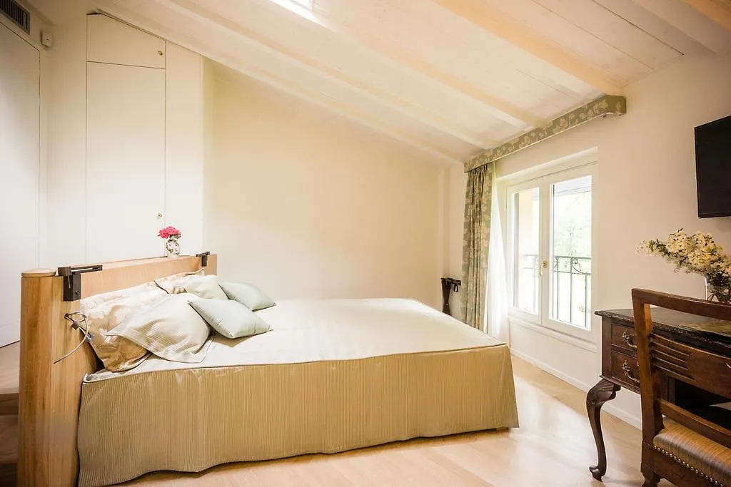Relais Di Villa Adinolfi Annone di Brianza Bed & Breakfast
