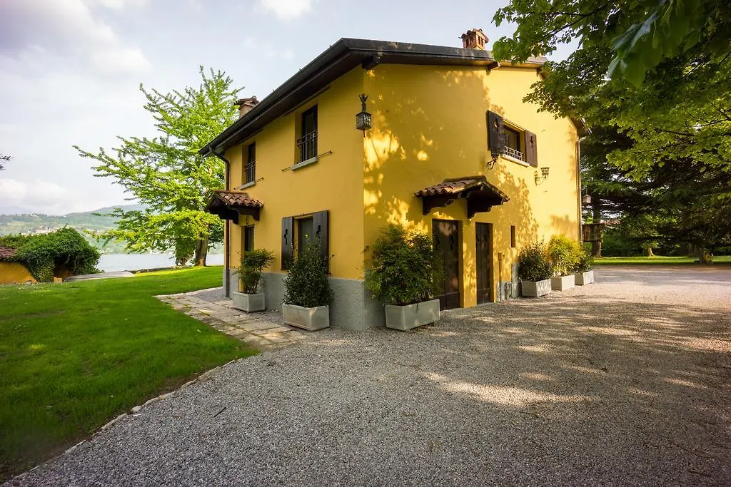 Relais Di Villa Adinolfi Annone di Brianza Bed & Breakfast