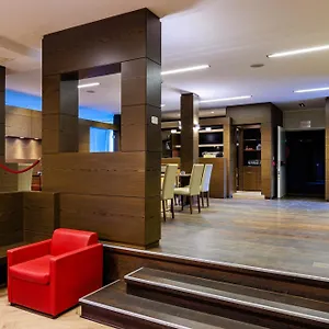 hotel-villa-delle-rose-oleggio.italymilanhotels.net/